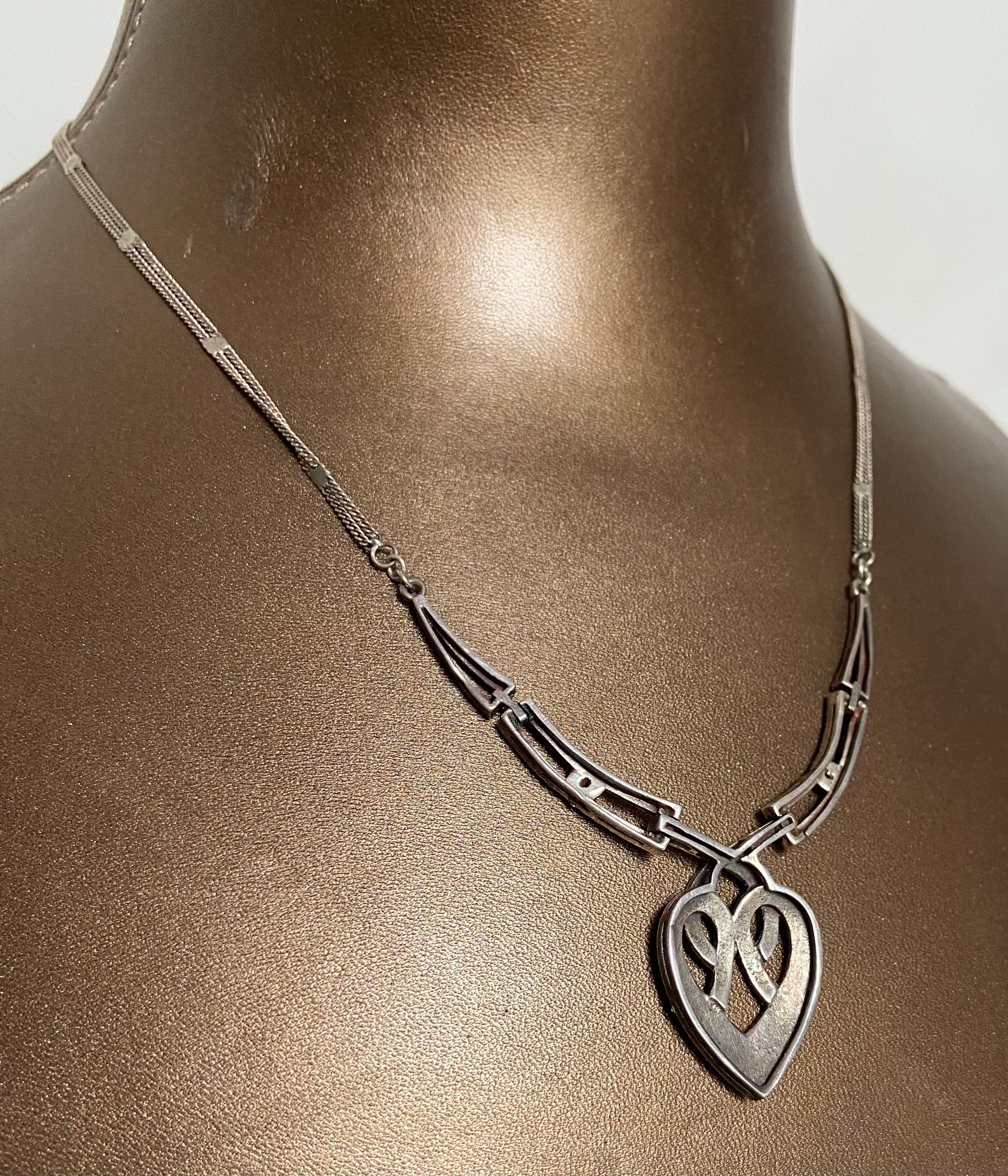 Art Nouveau Style Coeur Cornélien & Marcassite Collier Médaillon en