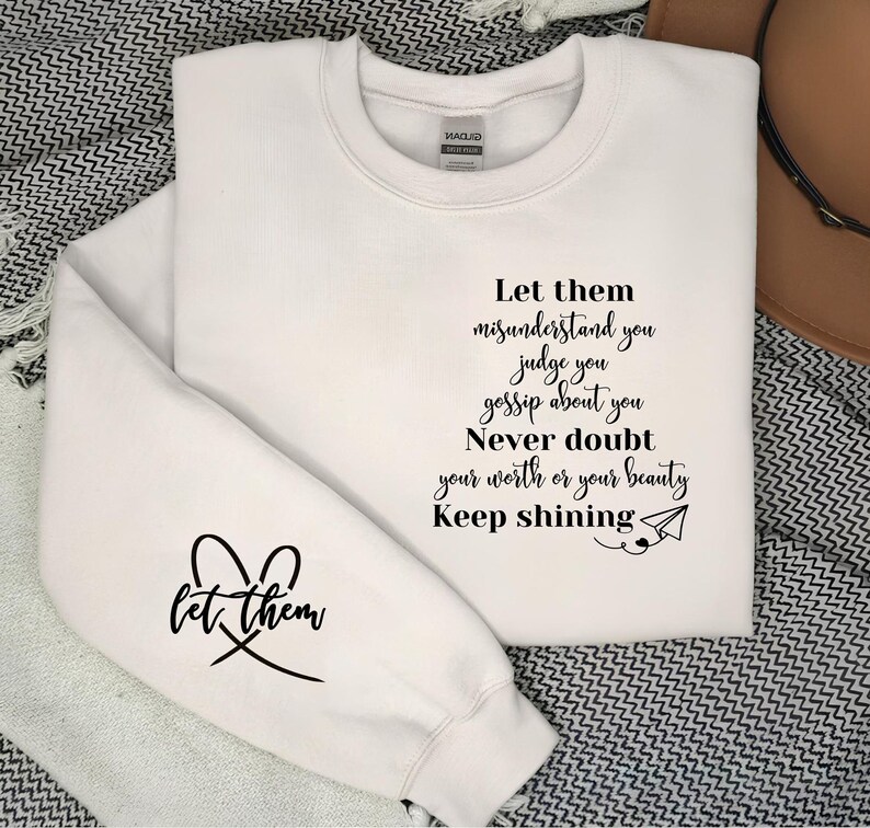 Maglietta da donna con scritta Let Them Keep Shining Vneck Shirts