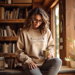 Chicas calientes leer libros Jersey / Gusano de libro / Booktok / Chicas calientes / Leer libros / Sudadera Crewneck