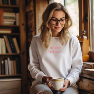 Chicas calientes leer libros Jersey / Gusano de libro / Booktok / Chicas calientes / Leer libros / Sudadera Crewneck