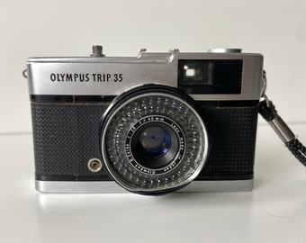Olympus Trip 35 - Camera - Selenium cell - Photography - Camera - Red flag
