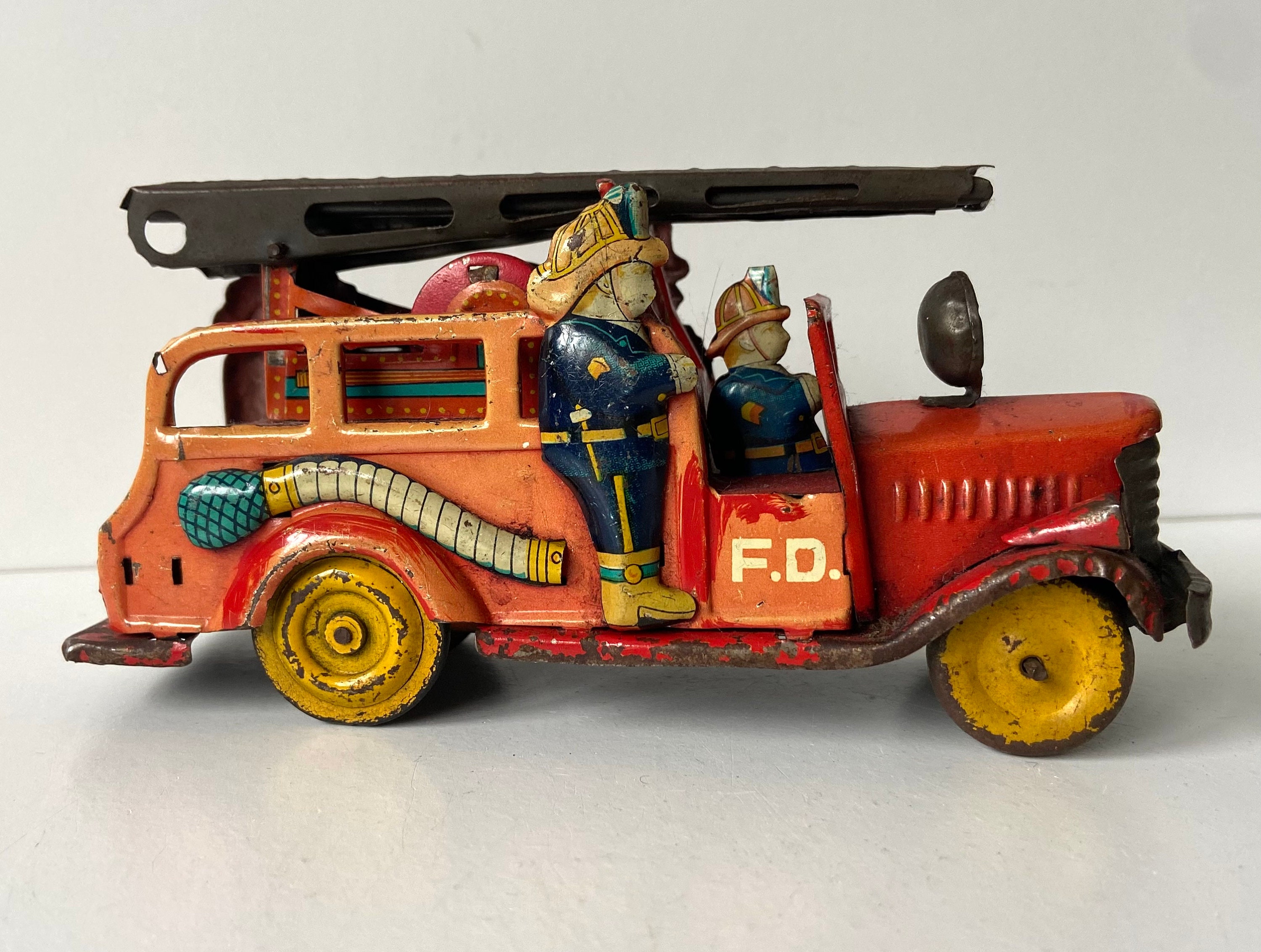 Ancien jouet tôle mécanique animé friction Camion Pompiers F.D. JAPAN Années 50