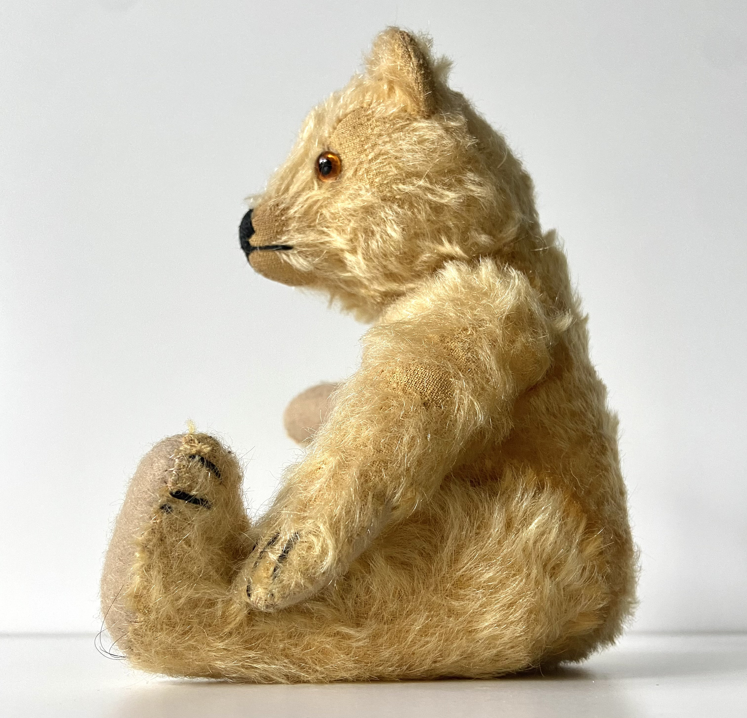 シュタイフ Steiff テディベア KNOPF IM OHR Knopf Teddy bear, 25 cm, light brown - Steiff.com