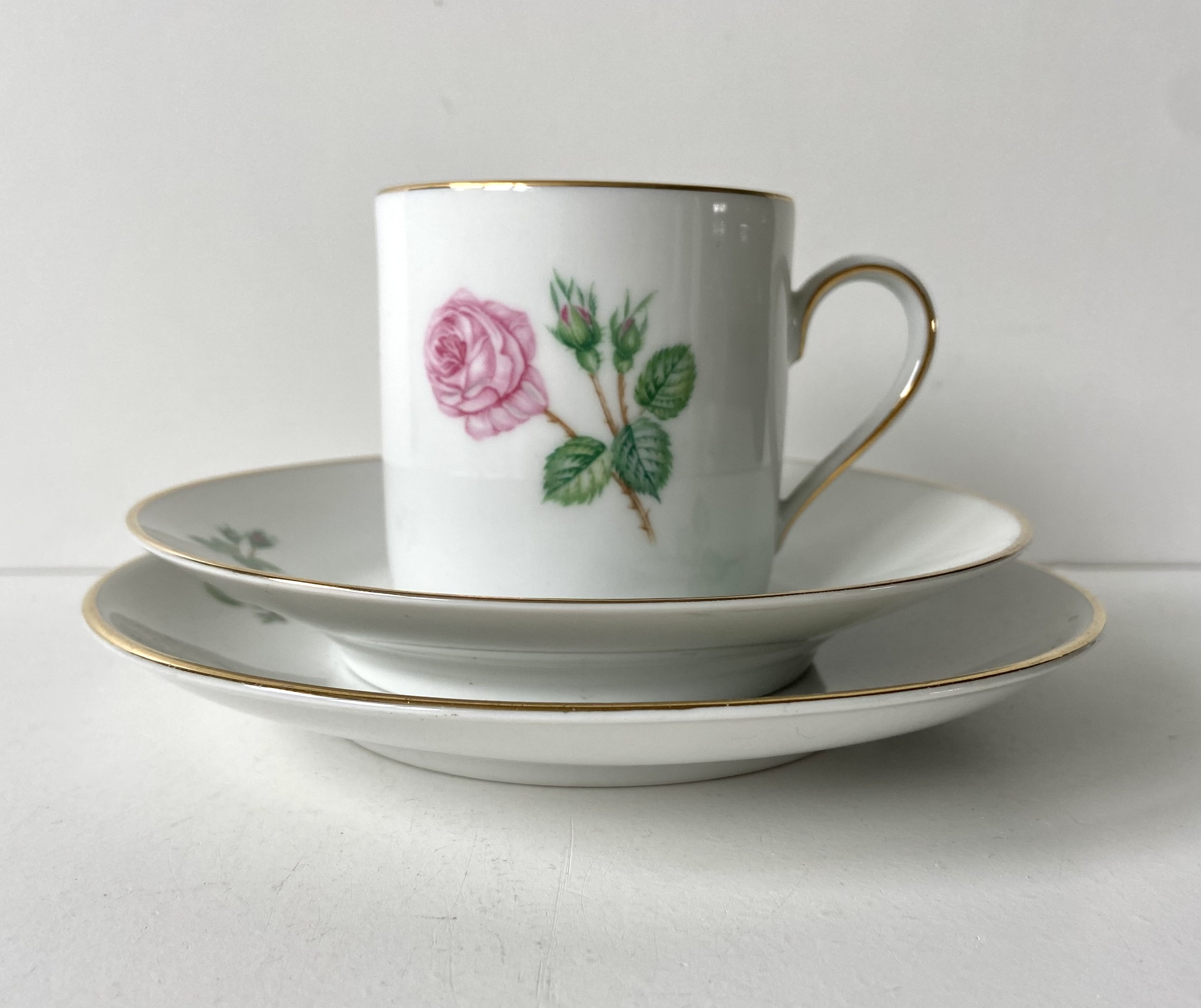 Hutschenreuther – Tasse und Untertasse mit Gebäckteller – Rosa – Deutsches Porzellan – Essgeschirr