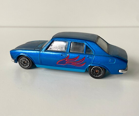 Dinky Peugeot 504 ミニカー Dinky Toys Peugeot 504 - Vintage Toy Car - Made in France 1