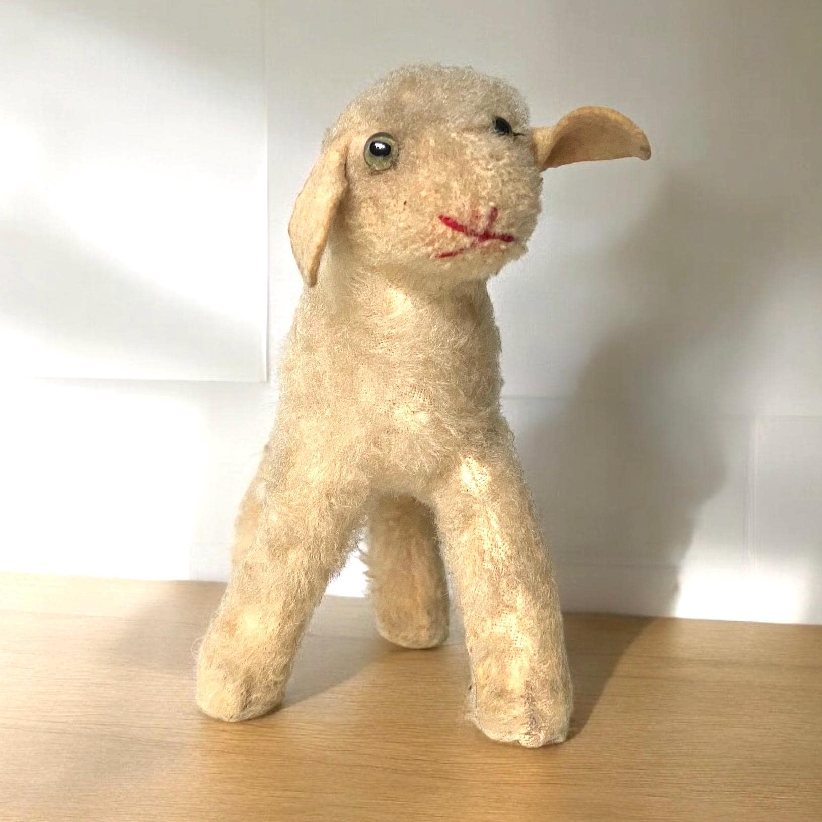 * antique sheep ✵ * クリーム色リボンの キュートな羊さん antique sheep ✵ * クリーム色リボンの キュートな羊さん