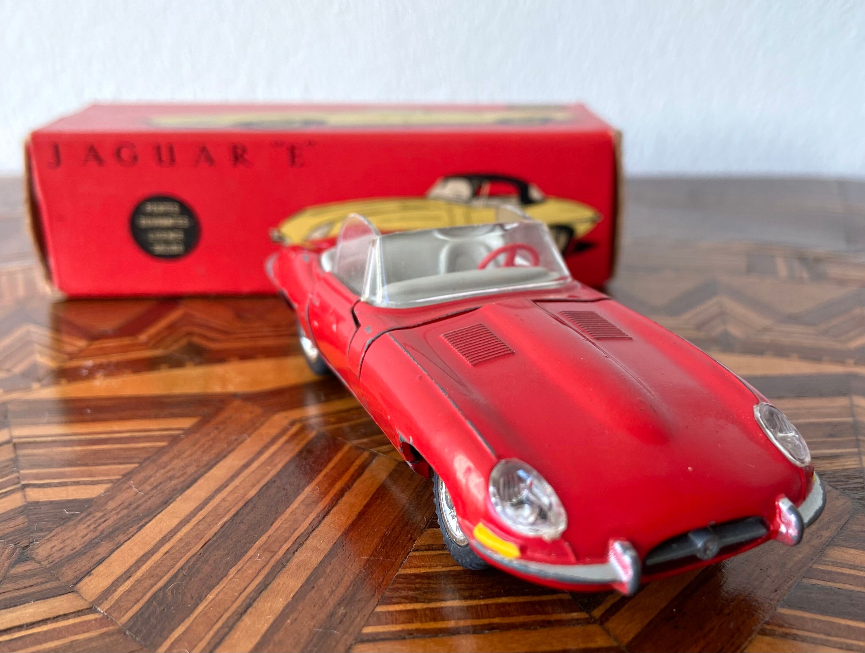Miniature Tekno Jaguar Type E Avec Hardtop, échelle 1/43, Collection Française