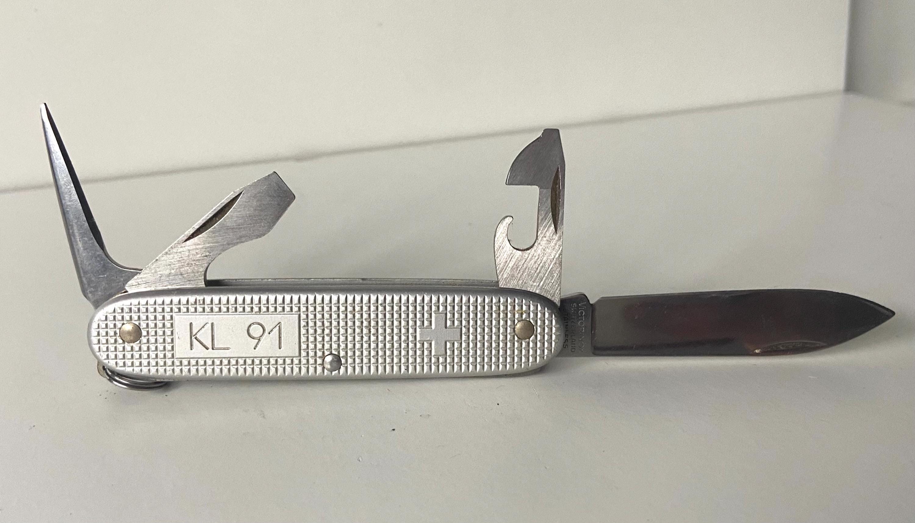 Victorinox Coltello Multiuso Nomad Dual Density 0.8351.CB1 Rosso/Nero Blister