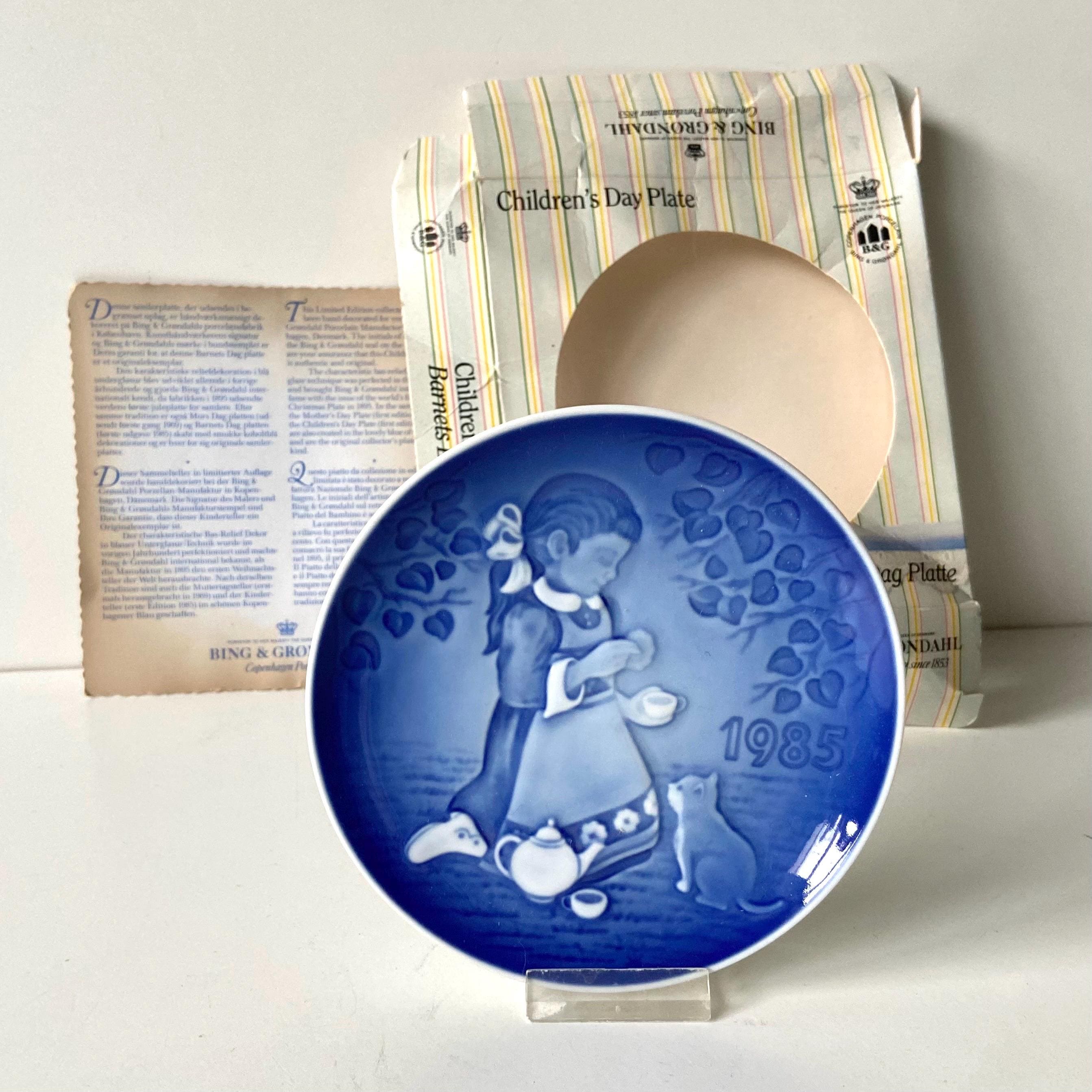 アンティーク雑貨 Bing & Grondahl 1985 Children's DayPlate Bing & Grondahl 1985 Plate - Copenhagen Porcelain - Barnets Day