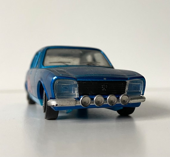 Dinky Toys Peugeot 504 - Voiture jouet vintage - Fabriquée