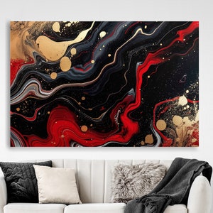 Può includere: Dipinto astratto con vortici e schizzi neri, rossi e dorati. Il dipinto è appeso a una parete bianca sopra un divano bianco con cuscini bianchi e neri.