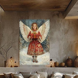 Vintage Angel, z białymi skrzydłami i czerwonym prezentem, wydruk na płótnie. Retro kartka świąteczna dziewczyna w stroju folklorystycznym, sztuka ścienna. Christmas presepio
