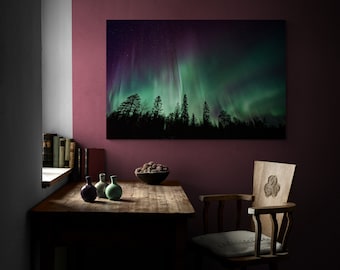 Lienzo de pared grande Aurora, Decoración de pared artística Luces polares verdes, Póster El cielo nocturno del norte está lleno de estrellas sobre un bosque de coníferas, abetos