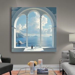 Puede incluir: Una pintura de un arco blanco con tres ventanas que dan a un océano azul con islas en la distancia. Una botella de vino y una copa están en una repisa frente a las ventanas.