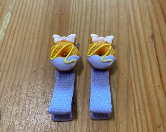 Handmade Daisy donut hair clip. Fully lined with cotton fabric. No damage to baby hair and no slipping.