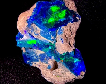 Opal, Etiopski Czarny Opal Surowy, Intensywny Ogień, Suchy i Naturalny, Surowy Kamień Szlachetny do Tworzenia Biżuterii, Czarny Opal Klasy A+ 18,40 Ct 23X18X11 mm