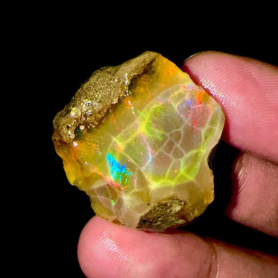エチオピア　オパール　ジュエリーグレード　原石　鉱物標本 エチオピアオパールウェロ産 ジュエリー グレード 鉱物標本 原石