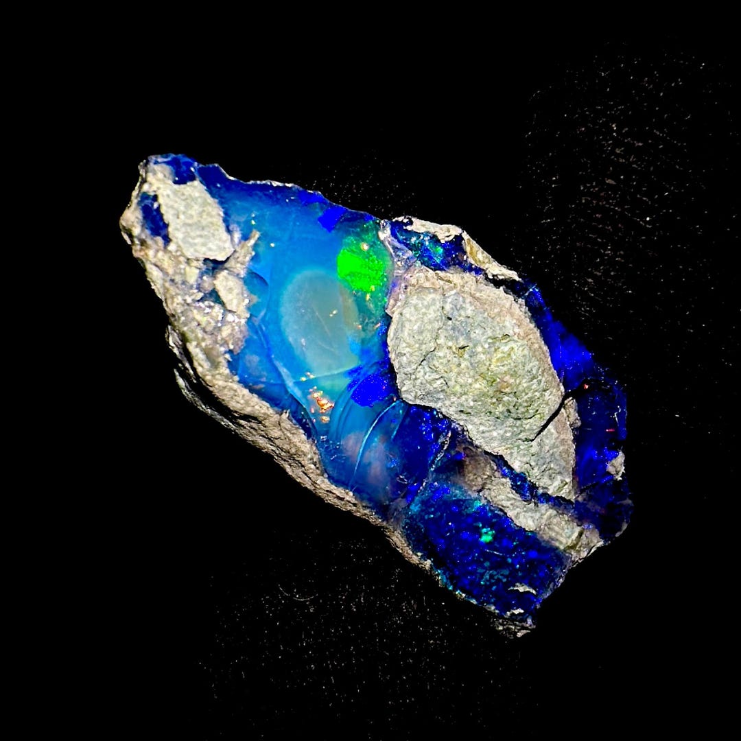 Naturel opal, Éthiopien Feu opal gemstone Brut, black opal rough 11 CT