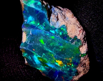 Opal, Ethiopian Black Opal Rough, Intense Fire, Dry & Natural, Raw Gemstone for Jewelry Making, A+ cut grade black opal 21 Ct 26X19X14 mm