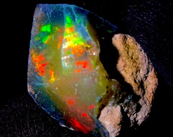 Opal, Etiopski Czarny Opal Surowy, Intensywny Ogień, Suchy i Naturalny, Surowy Kamień Szlachetny do Tworzenia Biżuterii, Czarny Opal Klasy A+ 19 Ct 23X16X12 mm