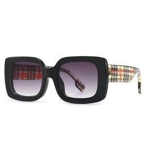 Vintage Unisex Luxury Plaid Square Polarized Sunglasses For Women Trendy 90s Rectangle Sun Glasses UV400 Shades.