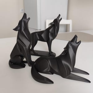 Realistic Wolf Statue for Home Decor – 3D Printed Modern Animal Sculpture – Lying, Sitting or Standing Wolf Figure