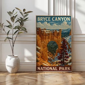 Puede incluir: Una impresión enmarcada con un póster de viaje vintage del Parque Nacional Bryce Canyon. La obra de arte representa una vista panorámica del cañón con un arco natural, nieve y un árbol rojo. Se muestra el texto "BRYCE CANYON NATIONAL PARK".