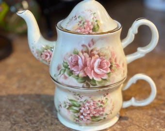 Stacking teapot and cup