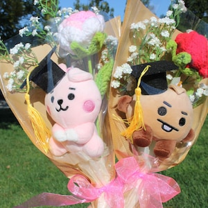Bouquet di laurea, bouquet di laurea all'uncinetto BTS, bouquet BT21, bouquet del gruppo di ragazzi K POP, bouquet all'uncinetto K Pop, bouquet BTS, regali BTS 03