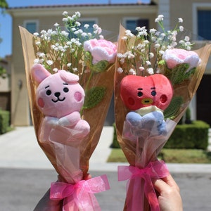 Bouquet BTS au crochet, bouquet BT21, bouquet de groupe de garçons K POP, bouquet au crochet K pop, Korea Pop, Korea Idol, cadeaux K pop, rose rose