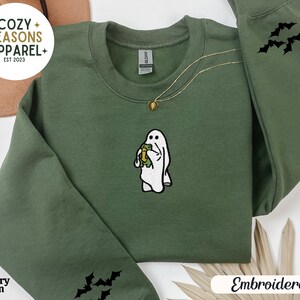 Felpa di Halloween ricamata, felpa di Halloween con tema fantasma, felpa per la stagione spettrale, felpa con tema rospo, felpa con maniche, regalo per lei
