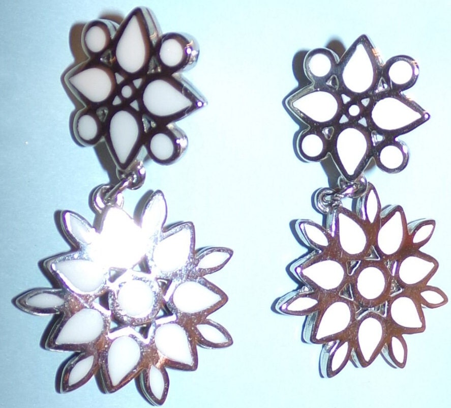 Gorgeous 2 inch pierced earrings signed Trifari Tm Southwest style