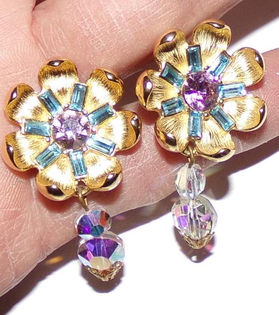 TRIFARI TM signed pierced earrings
