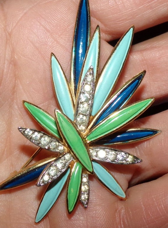 Beautiful signed Jomaz enamel and rhinestone pin-… - image 3