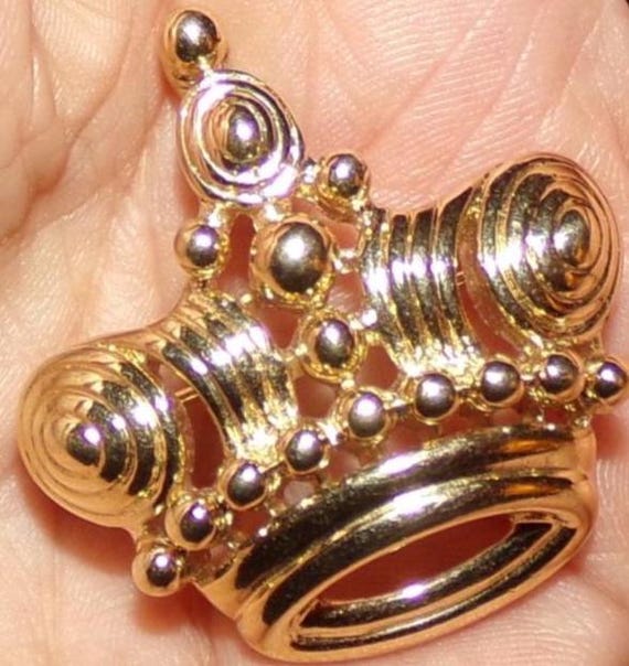 CROWN TRIFARI signed crown shaped gold tone pin---NICE!!