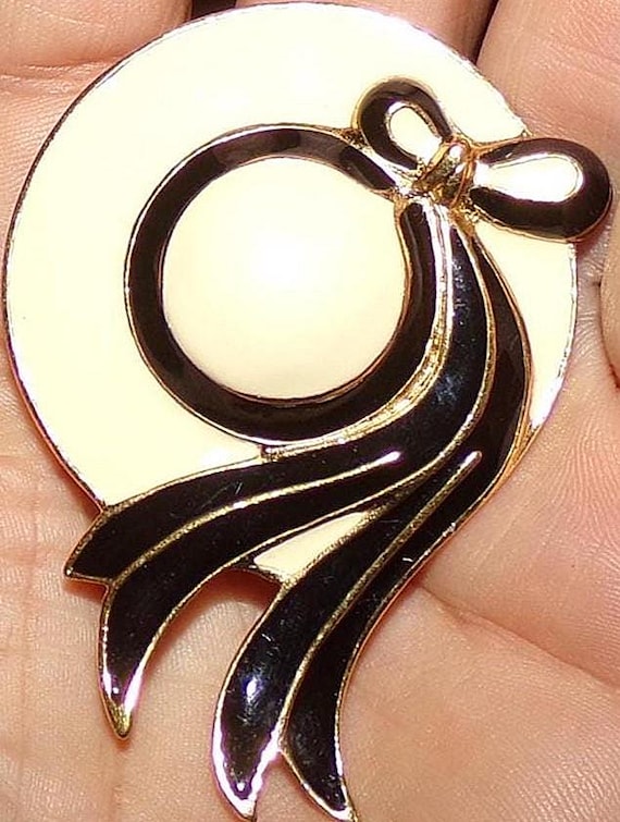 TRIFARI TM signed enamel hat shaped pin--NICE!!