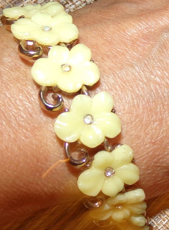 Stunning pale yellow bracelet signed Crown Trifar… - image 2