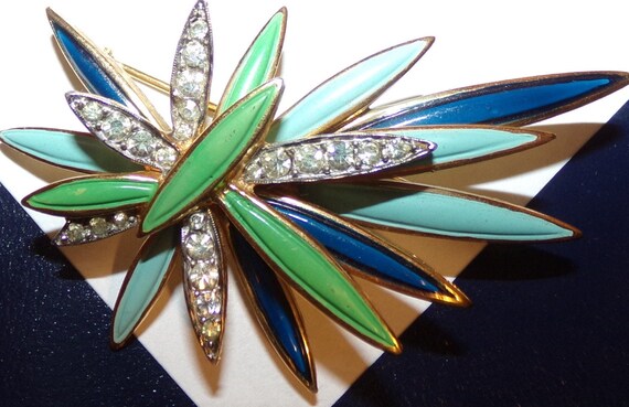 Beautiful signed Jomaz enamel and rhinestone pin-… - image 2