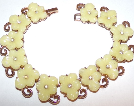 Stunning pale yellow bracelet signed Crown Trifar… - image 1