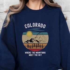 Retro Colorado Sweatshirt, Colorado Mountain Sweater,Colorado Trip Crewneck, Mountain Hiking Sweater, Vintage State Sweater, Colorado Gift