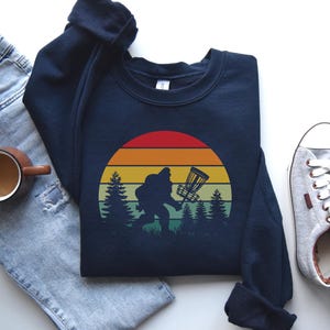 Sudadera retro de disc golf, regalo unisex de disc golf, suéter de canasta de golf, regalo de frisbee golf para jugadores de disc golf, cuello redondo vintage de disc golf