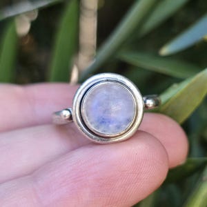 Vintage Sterling Silver Moonstone Ring Size 8 Blue Flash Cabochon Modernist Ring