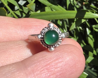 Vintage sterlingsilverring i grön onyx, storlek 4,25, cabochonring i bali-stil