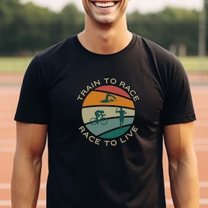 Von Triathleten inspiriertes T-Shirt, Rennen um Leben, Geschenk für Triathlet