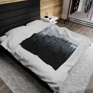 Mountain Forest Velveteen Blanket: Plush Throw for Mountain Lovers image 8