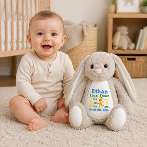Anuncio de nacimiento Conejo Peluche Animal Regalo personalizado para baby shower de recién nacido Recuerdo Decoración personalizada para guardería Conejo blanco Peluche Regalo impreso Juguete