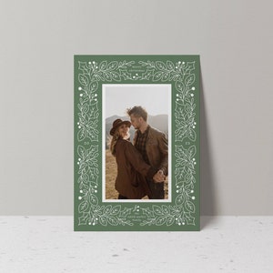 TARJETA DE NAVIDAD CON FOTO DIGITAL Líneas botánicas, plantilla Canva, tarjeta festiva imprimible, carta navideña, plantilla personalizable y editable