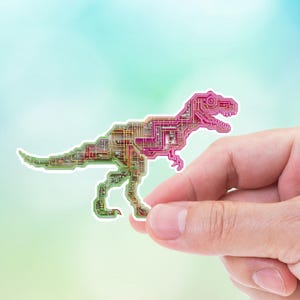 Pixelerat kretskort T-Rex-klistermärke för teknikälskare, nördigt cyberdinosaurivynylklistermärke