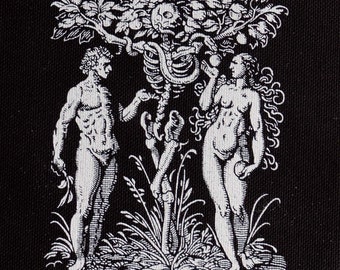 Sündenfall. Adam und Eva und der Baum der Erkenntnis als Skelett mit Schlange. Mittelalterlicher Holzschnitt. Siebdruck Aufnäher.