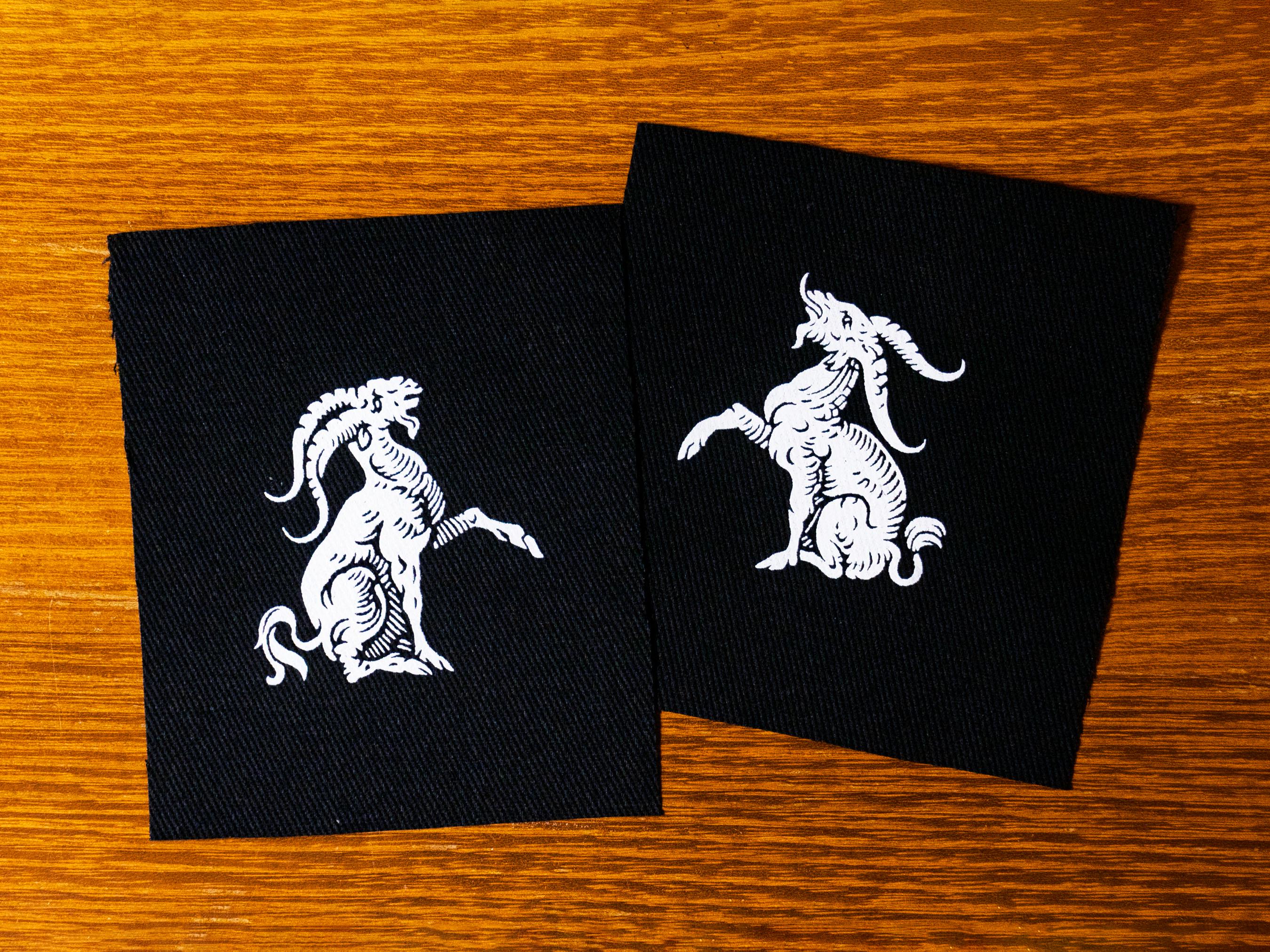 Devil horns patch - Etsy Schweiz, image size:2700x2025